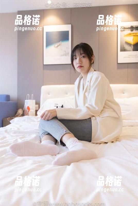 BoBoSocks袜啵啵-小奶熊 BoBoSocks袜啵啵 - 你一定想不到,小奶熊的短白棉袜,竟然还有免费套图在线等候。