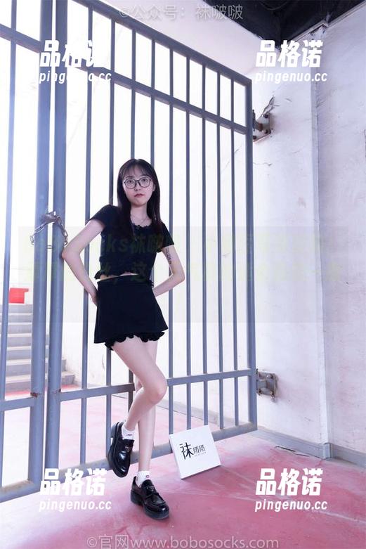 BoBoSocks袜啵啵-小甜豆 BoBoSocks袜啵啵 - 小甜豆写真时刻:厚厚的白丝,这个天气真的适合盈盈一握!