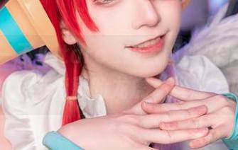 来欣赏一下Kitaro_绮太郎的私拍，逢坂大河与暗藏的龙虎“纠缠”！