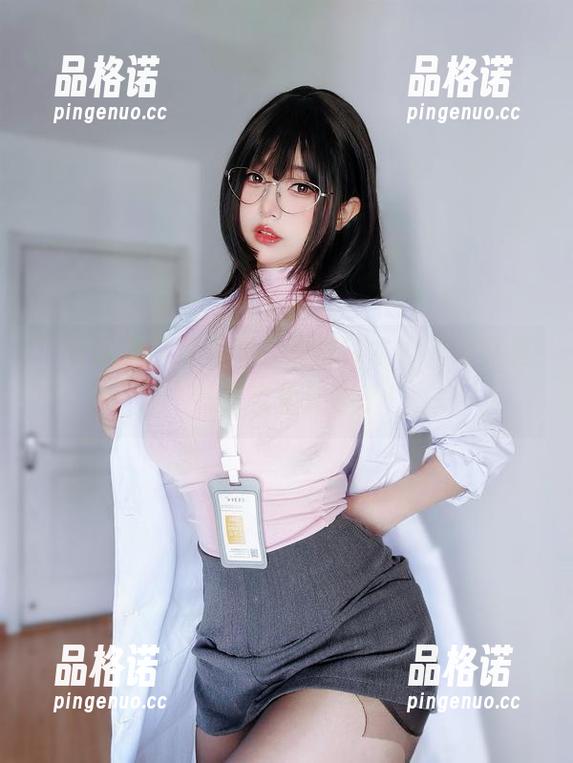 K酱泳衣高清写真，谁说泳衣沙滩才亮眼，其实家里就够了！