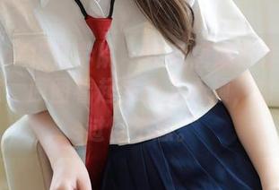MFStar模范学院 – 电竞唐嫣在作品里戴了眼镜，原图看起来让人心烦，却又令人过目不忘。