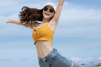 MiStar魅妍社 – 当绯月樱-Cherry穿上套装：壁纸怎么都不够我换啊！