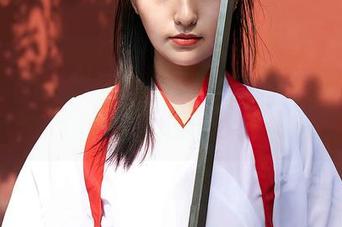 MiiTao蜜桃社 – 图包带来的骚动——李颖诗和她的极简礼服