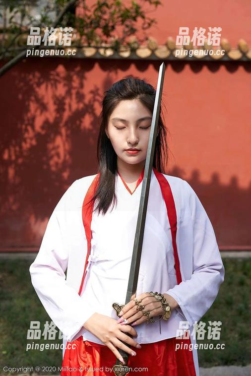 MiiTao蜜桃社 - 图包带来的骚动——李颖诗和她的极简礼服