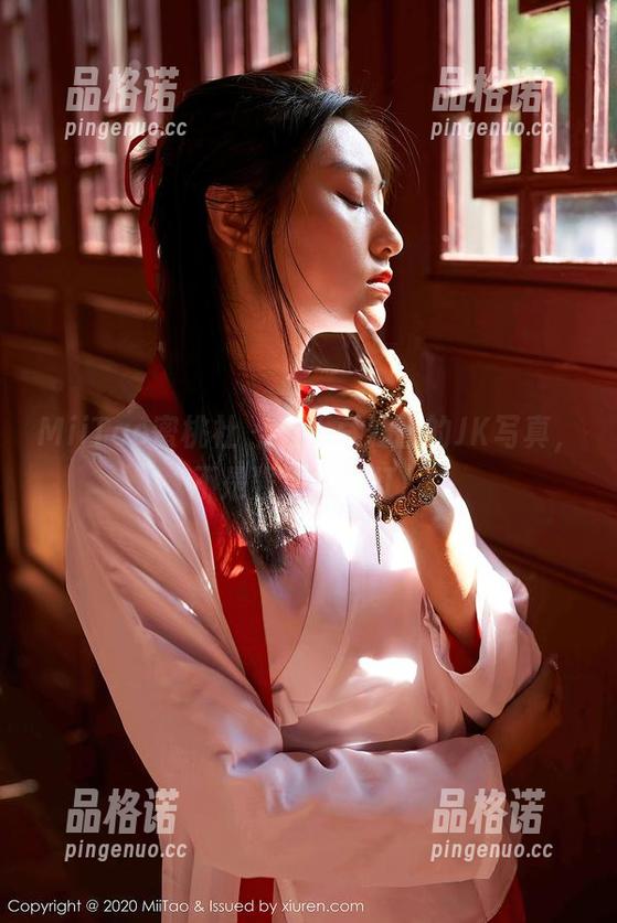 MiiTao蜜桃社 - 看！豆瓣酱的JK写真，不是酱油也能红！