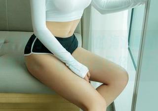 UGirls尤果网 – 王尔琳的海边私拍，风中衣角撩动，看照片我已经飘了。