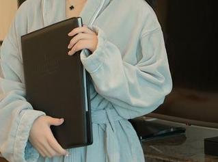 Xiuren秀人网 – 免费泳池图册要来了，nancy小姿和水的亲密接触让我想到了…更多的可能？