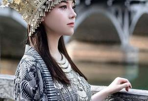 Xiuren秀人网 – 奈奈Fox的美脚定制图集，裙摆微扬中藏着的小秘密。