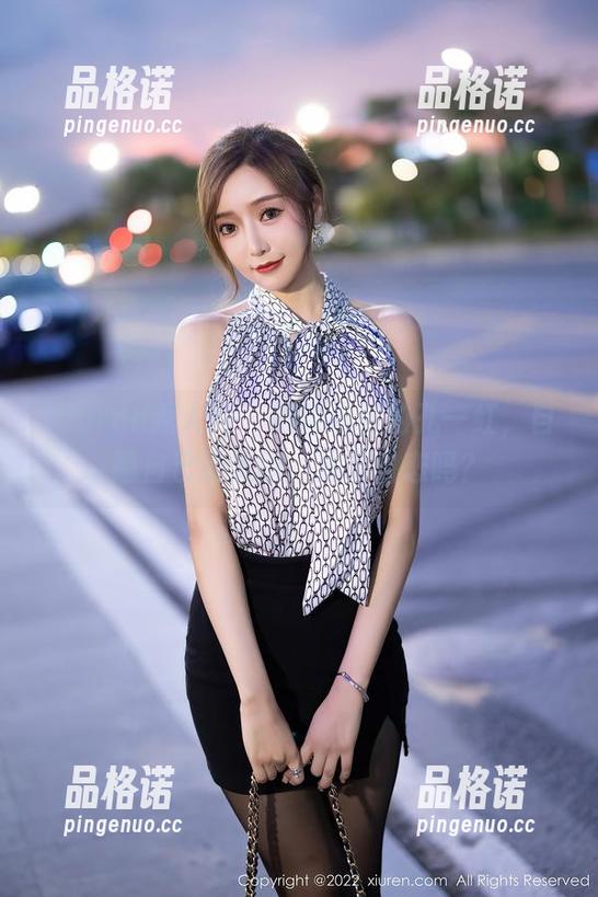Xiuren秀人网-孔一红 Xiuren秀人网 - 梳妆镜前的孔一红,自曝自己的美图,是在自恋吗?