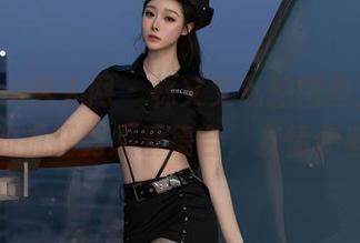 Xiuren秀人网 – 林文文私拍图包，少女们的疯狂秀恩爱集合，友情使者？