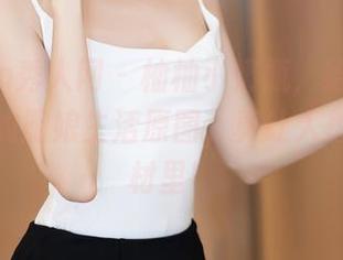 Xiuren秀人网 – 柚柚小奶瓶，给你分享吃货版的厨娘生活原图，真让人想扑进食材里！