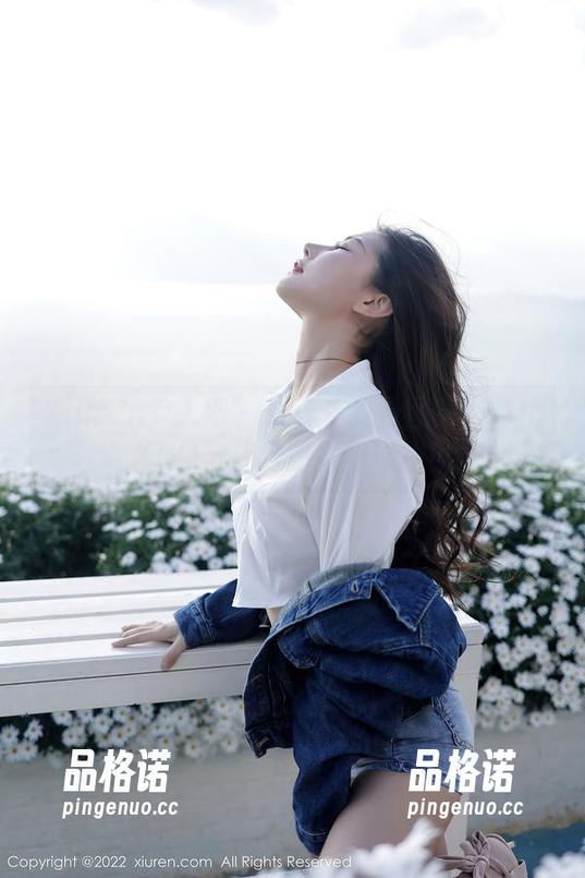 Xiuren秀人网 - 这就是免费图集：芭比KIKI与旗袍的微妙碰撞！