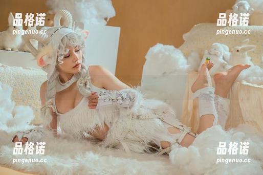 随时随地感受免费：七月喵子写真，学姐气场开启！