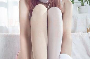 丽柜 – 图片中的小戈女友：无圣光下“谁说我是你的女友？”的无声抗议！