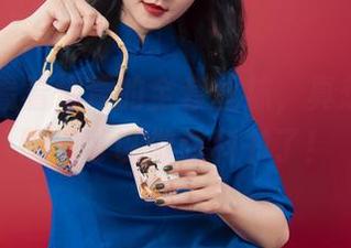 丽柜 – 看着怡萱的全套丝袜，真想说她的图包可以做教科书了！