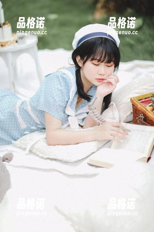依依超级懒 看这组依依超级懒的全套,原图那腿,像是天然选手,随便一条都是高级货。