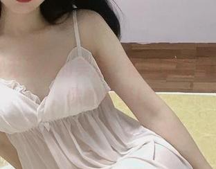 瞧瞧这无圣光的美足，倦倦喵在悄悄撩拨你的神经！