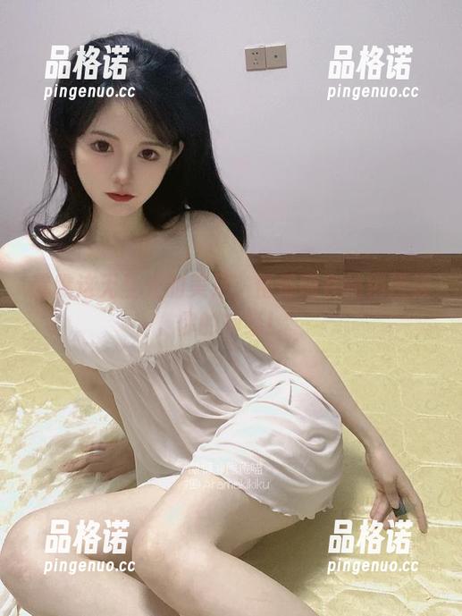 瞧瞧这无圣光的美足，倦倦喵在悄悄撩拨你的神经！