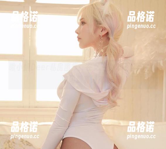 啾小妍Deer 啾小妍Deer私房图集:在女王的光环下,谁还敢闪烁其词?
