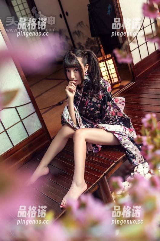 头条女神-尹菲 头条女神 - 套图里的尹菲,比基尼小情绪,如何等于一整个朋友圈的骚动?