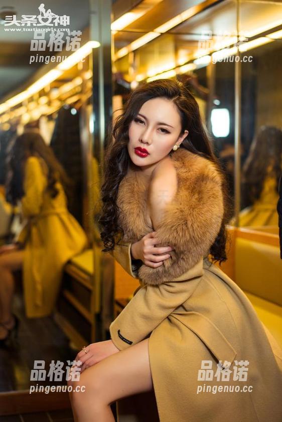 头条女神 - 李梓熙的洛天依蓝写真，合集中到底藏了多少色彩？