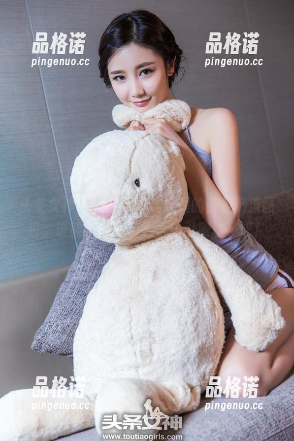 头条女神-筱溪 头条女神 - 我就问,这筱溪的美足高清图包,谁能抗拒得了?太吸引眼球了吧!