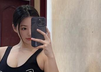 微密圈 – 奶宝妹纸最新合集，光是婚纱也不能掩盖那份顽皮，她的气质太有趣了。