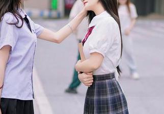 尤蜜荟 – “妹妹”这个名字隐藏了多少故事？娜露selena的作品让我好奇得扑通扑通，快来下载试试。