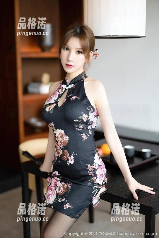 尤蜜荟-白露小猪 尤蜜荟 - 女仆装扮也不过如此:白露小猪的私拍撩人宝典