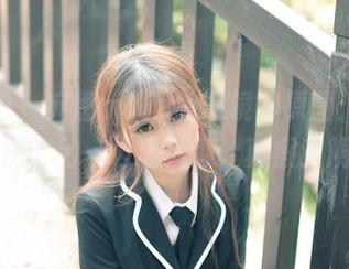 推女神 – 宛恩miyu的眼镜和原图：一边透视、另一边透着懒，真假难辨！