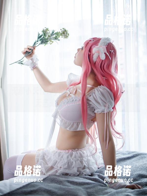 无颜小天使wy的美足，图包里的光影和无圣光的较量堪比大片！