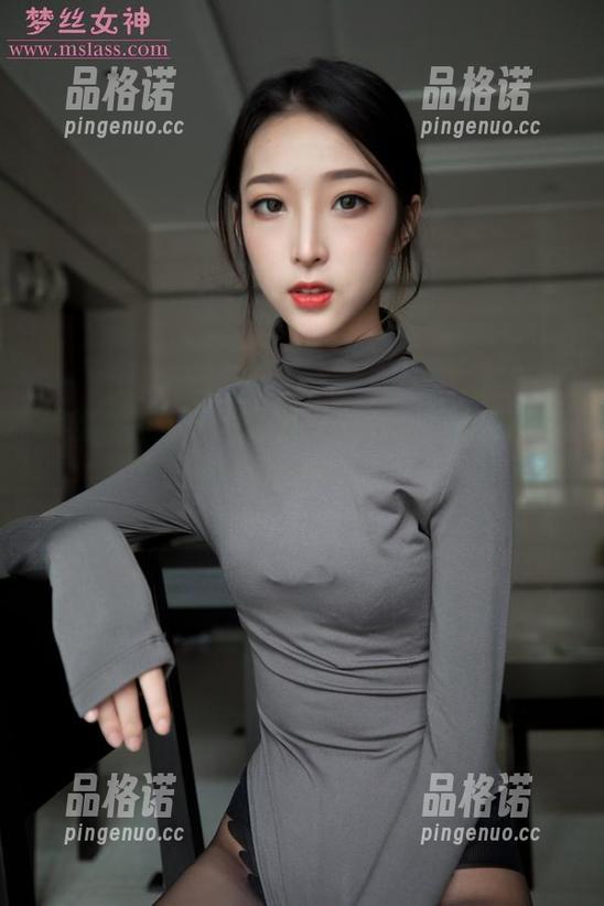 梦丝女神 - 一双黑丝一双白丝，小兔的校园可爱分享来了！