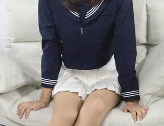 梦丝女神 – 王娇娇写真集：超纯学院的门口，我就在外面探头探脑…