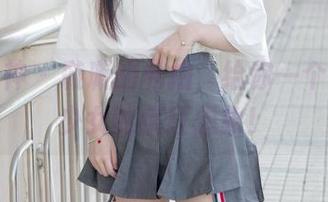 梦丝女神 – 璇璇的私拍，给你一个天台真少女的疯狂想象！