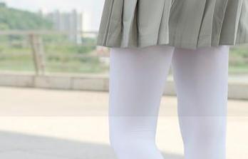 森萝财团 – 当小梓遇到女孩：写真里的一场调皮游戏