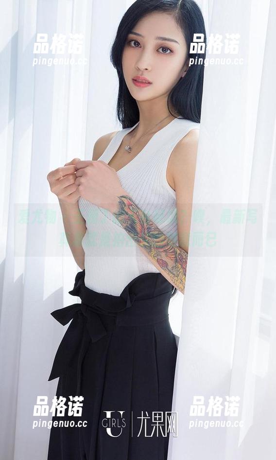 爱尤物-王俪丁 爱尤物 - 王俪丁的天台秘境?噢,最新写真集就是拍出来的随意而已