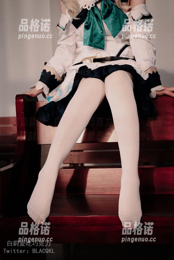 高清套图：白莉爱吃巧克力穿蕾丝，那细腻的材质让人不自觉想多停留几秒。