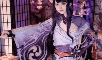 白莉爱吃巧克力的作品：芭芭拉好像在跟我对视，分享一下这份无声的暧昧吧！