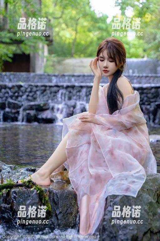 秀人网 - 兔女郎图包，我的反应是——哈哈，FoxYini孟狐狸太会玩了！