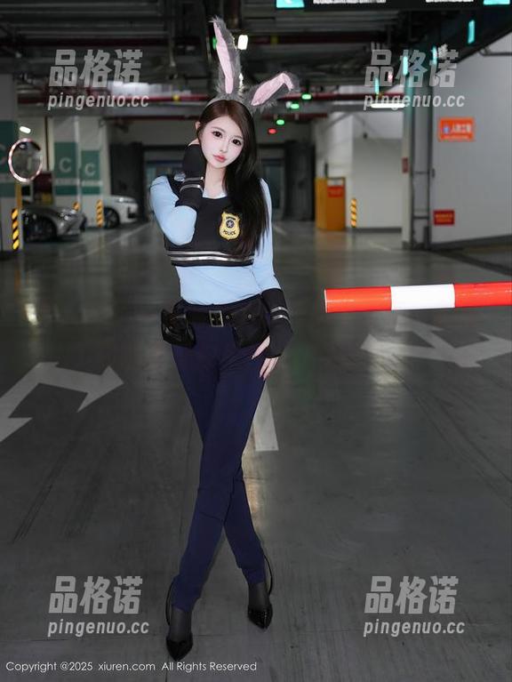 秀人网 - 一见倾心的俞漫奶牛写真，高清美图整得你呆住，出牛感情！