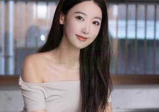 秀人网 – 高清沉浸式南初妹妹旅拍-一边看，一边想啊想
