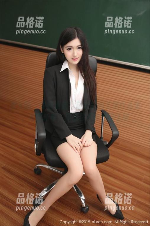 秀人网 - 限量更新！萌奈子的美脚作品集，类型新奇，保证你不会觉得无聊