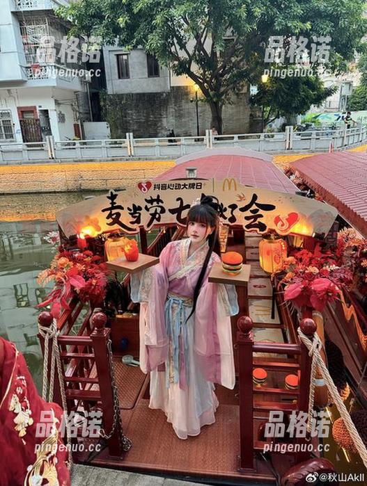 预测一下，秋山AkI最新写真集里的狂三，是偏爱还是被迫？！