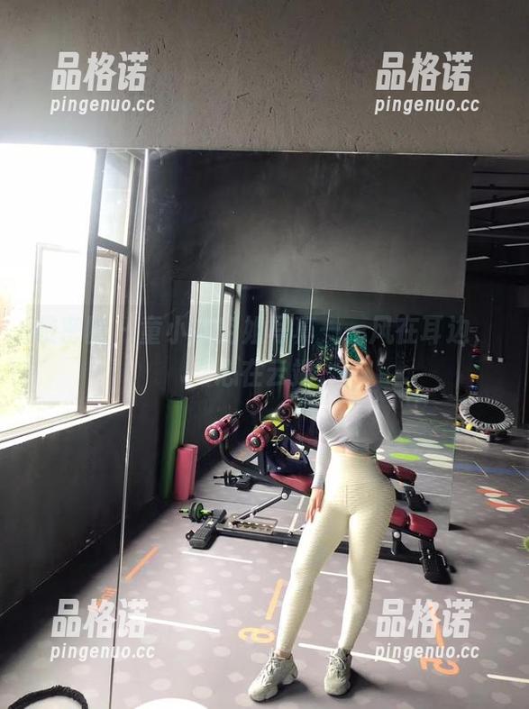 童小芯 微密圈 - 童小芯空姐写真——风在耳边,心在云端