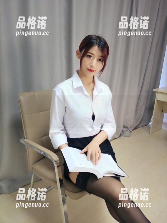 微密圈 - 羊小雪juvia和浴缸的荒诞剧：原图、图册，水华与自信抢镜