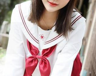 美媛馆 – 不带丝毫保留——鱼子酱Fish的吊带写真集。