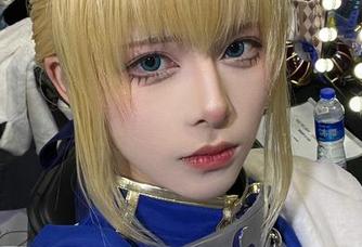 腥味猫罐拍摄的制服在线展出，原图里似乎藏了一点小事？