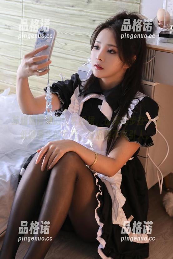 苏嫣嫣阿姨 苏嫣嫣阿姨的全套红裙,仿佛漫步在一场低调奢华的梦里,没道理不吸引人。