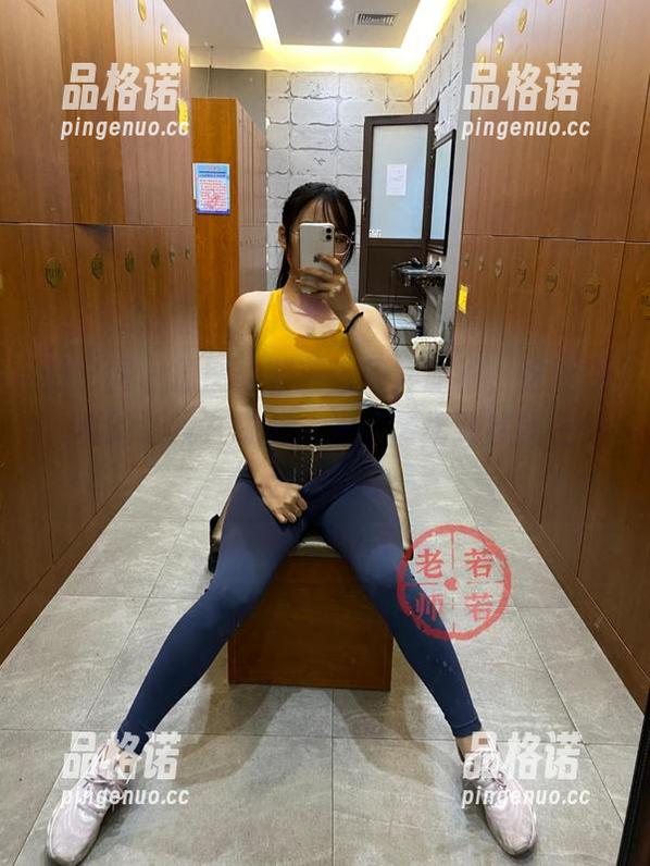若若老师 微密圈 - 原图:若若老师穿旗袍,这坐姿,真的让我在琢磨,她的情绪到底飘在什么地方。