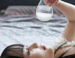 蜜桃社 – 看韵莉娜VANILLA的学姐全集，尝试着在书本和美之间寻找平衡